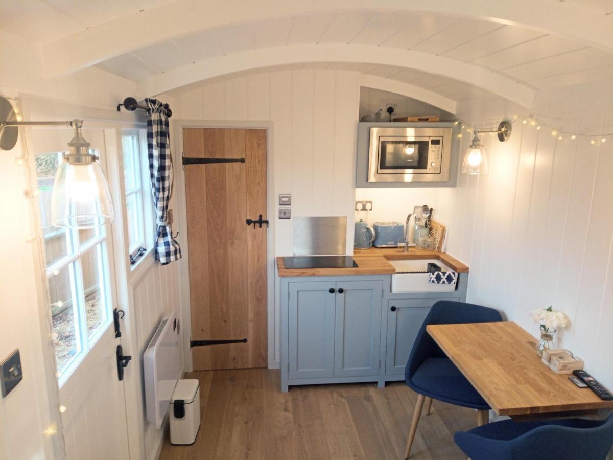 Yew Tree View Luxury Shepherd'S Hut Sturminster Newton Bagian luar foto