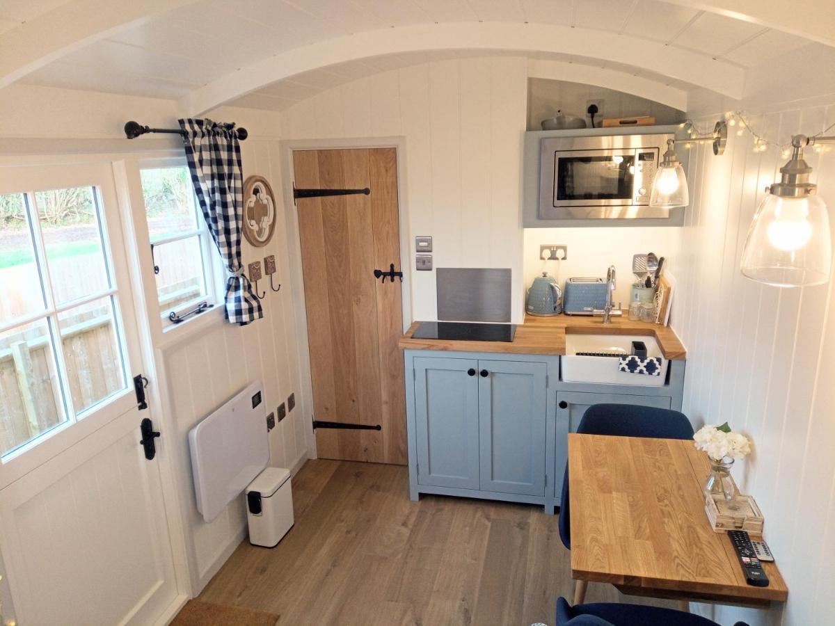 Yew Tree View Luxury Shepherd'S Hut Sturminster Newton Bagian luar foto