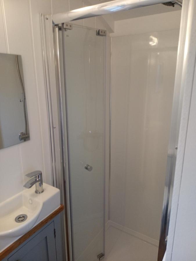 Yew Tree View Luxury Shepherd'S Hut Sturminster Newton Bagian luar foto