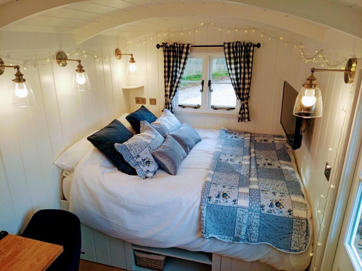 Yew Tree View Luxury Shepherd'S Hut Sturminster Newton Bagian luar foto