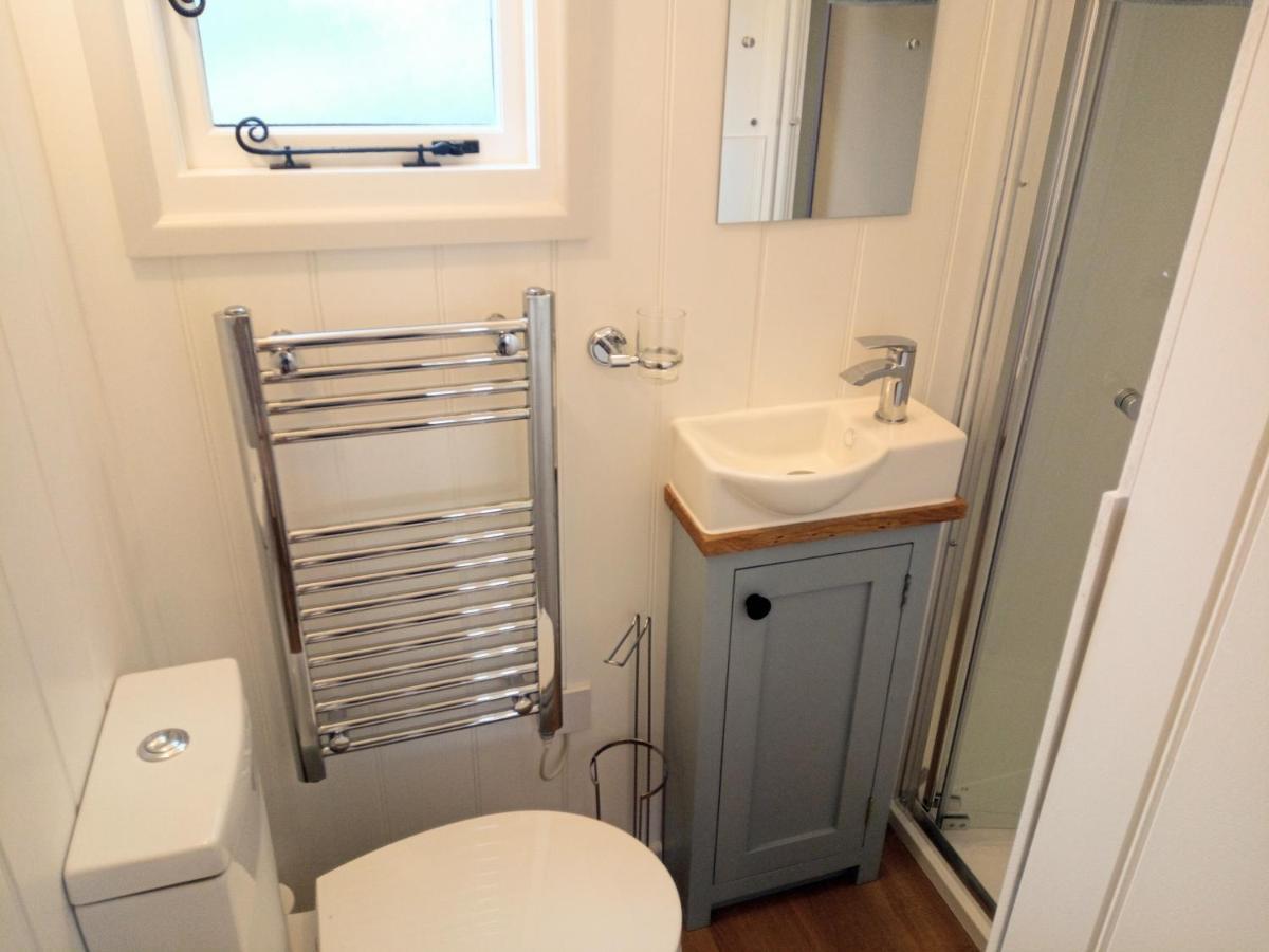 Yew Tree View Luxury Shepherd'S Hut Sturminster Newton Bagian luar foto